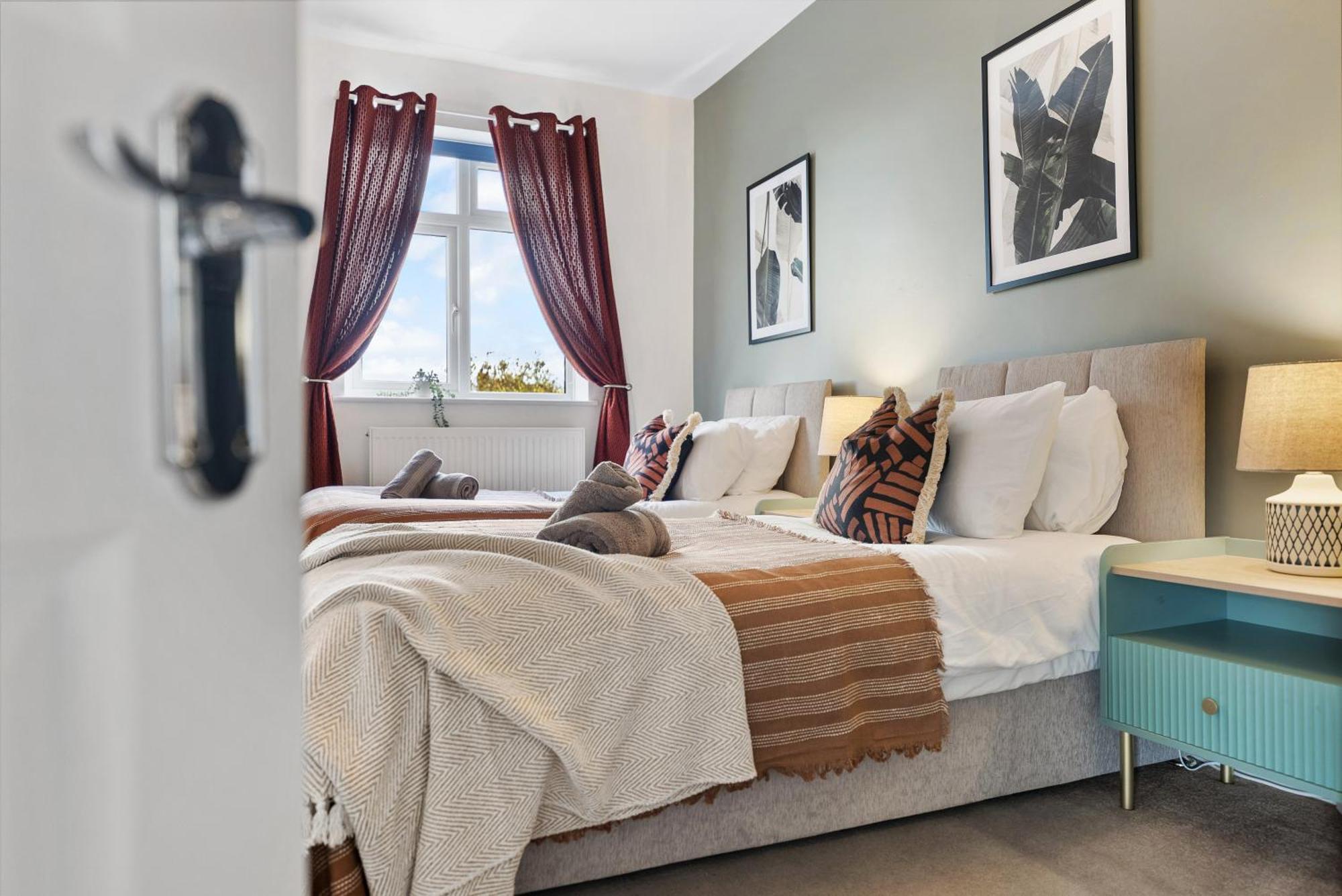 Long Term And Summer Special Offer! 5-Bedroom Spacious, Stunning Design, Sociable Areas & Cosy House Near South Downs Park, Sleeps 11 With Games Room, Private Parking And Garden- By Blue Puffin Stays Waterlooville Exterior foto