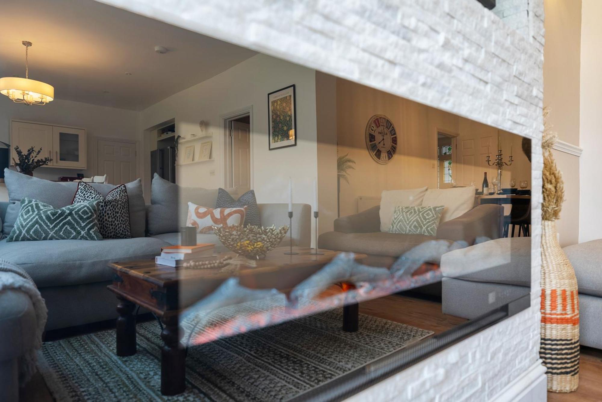 Long Term And Summer Special Offer! 5-Bedroom Spacious, Stunning Design, Sociable Areas & Cosy House Near South Downs Park, Sleeps 11 With Games Room, Private Parking And Garden- By Blue Puffin Stays Waterlooville Exterior foto